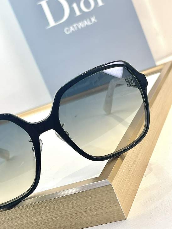 Picture of Dior Sunglasses _SKUfw76160908fw